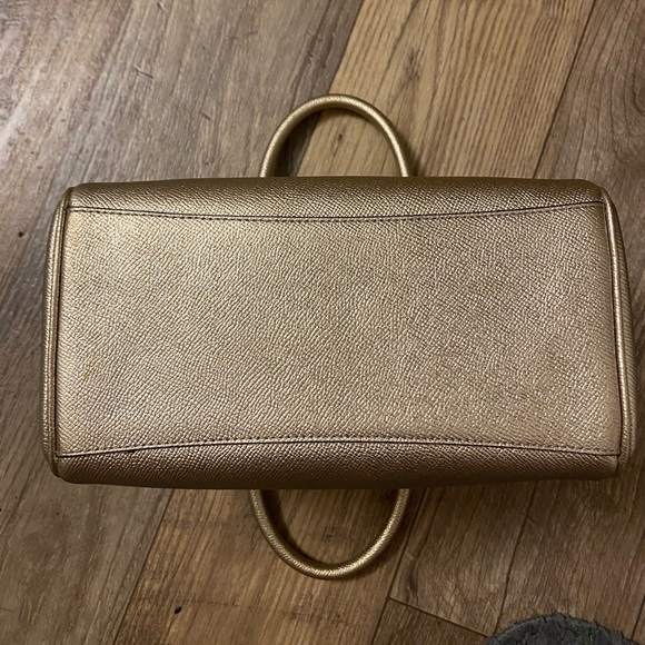 LIKE NEW METALLIC CHAMPAGNE COACH MINI BENNET SATCHEL - Picture 3 of 8